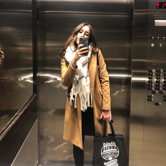 Meet your Posher, Jessica - Picture 5 of 6